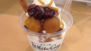 北海道よつ葉のソフトクリームパフェ