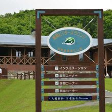 数台駐められる駐車場はここにもありました。