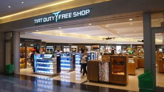 大きな免税店。