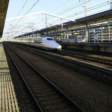 下りの電車の通過です。