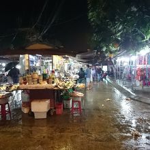 提灯意外にも色々な品物が並んでます♪