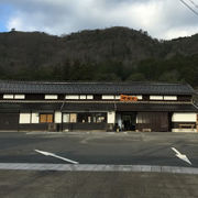 天空の城の玄関口、趣ある木造駅舎！