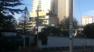 警備が厳しくて近づくのも気が重たくなる