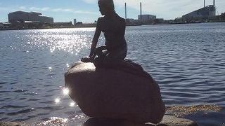 世界三大ガッカリの一つ、人魚姫の像。