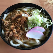 駅のホームにある名物かしわうどん！