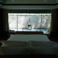 ベッドルーム　もうひとつのプール