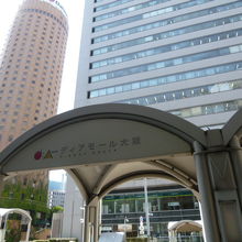 丸ビル近くにも入口があります。