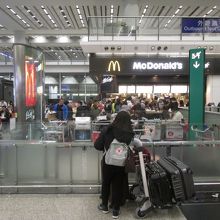マクドナルド (香港国際空港到着ロビー店)