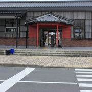 六角堂をイメージした駅舎がいい雰囲気でした。