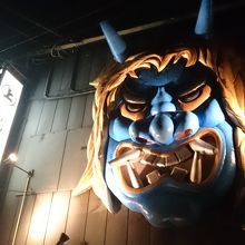 壁になまはげが！