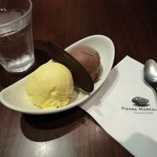 アイスクリーム２種盛800円（税別）