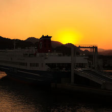 日没時間帯出港であれば、こんな景色が見れるかも