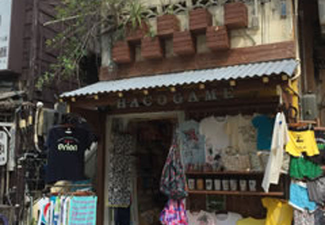 石垣オリジナルのデザインTシャツや布小物がたくさん！