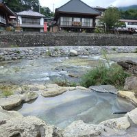 混浴露天風呂。外から丸見えです。