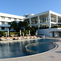 プール側からの外観です。