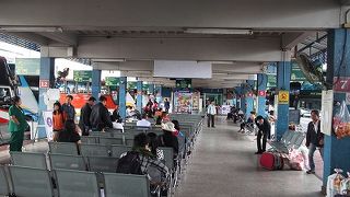 市街地にありロケーションは最高のバスターミナル