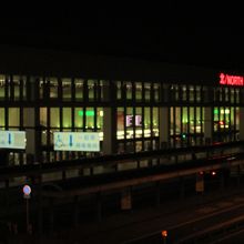 明け方の空港です