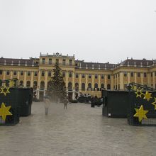 正門からの宮殿