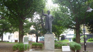 苦学した偉人として知られています。