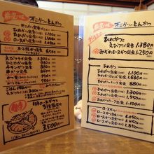 メニューはとんかつが主です