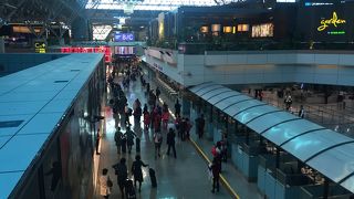 買物、食事に困らない清潔な空港