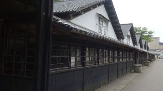 今も使われている趣ある倉庫