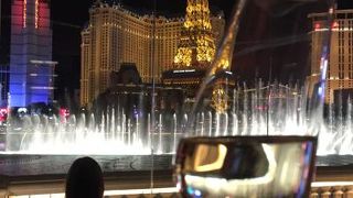 食事をしながら噴水ショーを鑑賞！