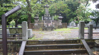 幕府側について官軍と戦った彰義隊に思いを馳せる場所。