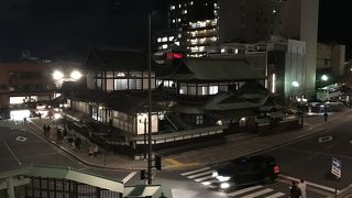 道後温泉本館:重厚な建物