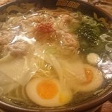 舌触りも味も抜群なワンタンメン
