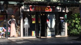 お土産にぴったり！ハワイ生まれのTシャツ！