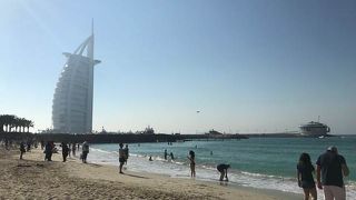 Burj Al Arab Jumeiraをバックに写真を