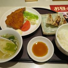 あじフライセットの定食