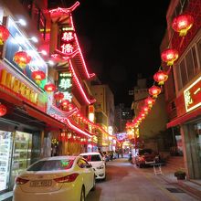 夜のチャイナタウン