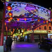 夜のチャイナタウン