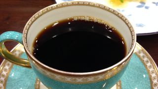 アンティークのコーヒーカップが素敵