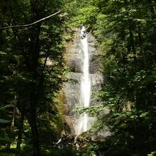 「白布の滝」です。