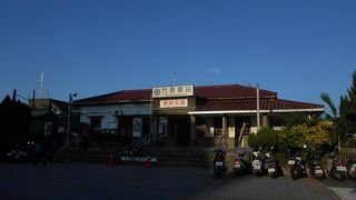 駅前は再開発されています。