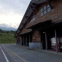 バス停の目の前。便利！