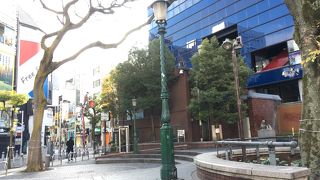 三角公園のほうが定着。