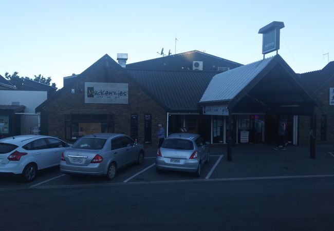 マッケンジーズ カフェ バー&グリル