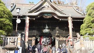 歴史を感じさせる門です。