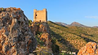 スペイン人が一度は行きたい白い町（村）サアラ・デ・ラ・シエラの見所情報【観光ポイント、食事、言語、治安編】／Zahara de la Sierra