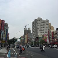 MRT美麗島から徒歩5分程度。高雄駅にも近いです。