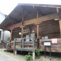 宿前の滝乃湯。