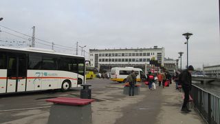 エストニア、リトアニアからのバスを乗り換え