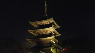 夜もライトアップ