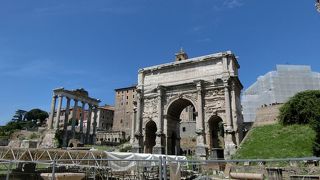 彫刻がびっしり