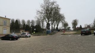 う～ん駐車場が難しい！！