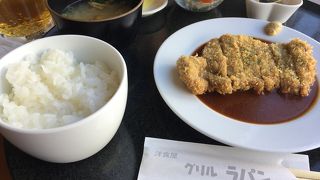 本日のランチ「ビーフカツレツ」と「ハンバーグランチ」をいただく。